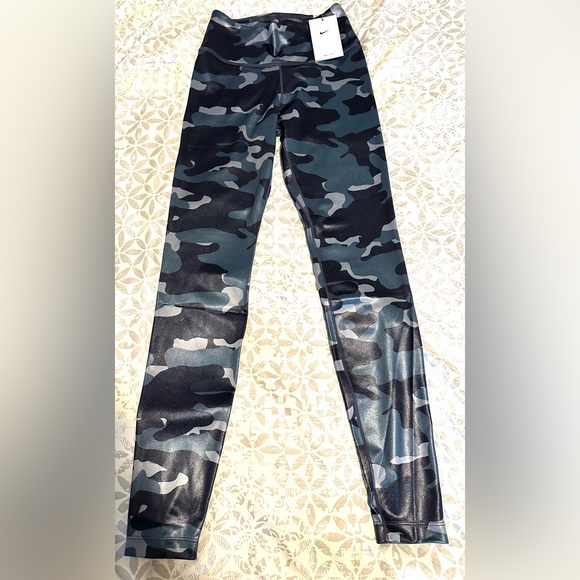 NWT Nike Dri-FIT Mid-Rise Camo Leggings - Size XS - Picture 4 of 10